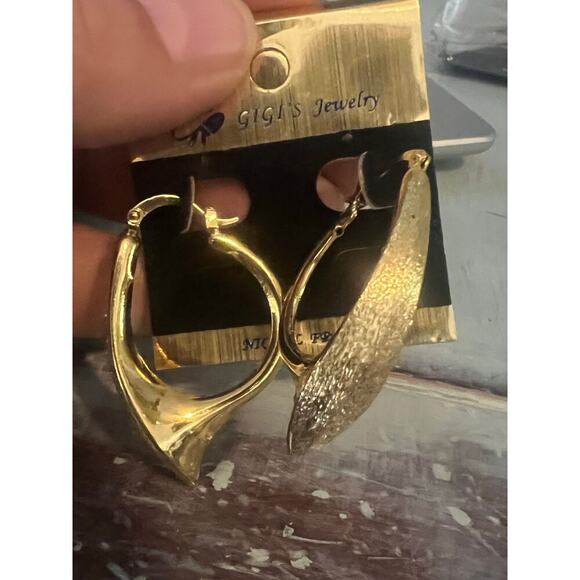 Gigi's Jewelry Golden Pierced Hoop Earrings Nickle Free Classic Retro Feminine - Picture 2 of 7